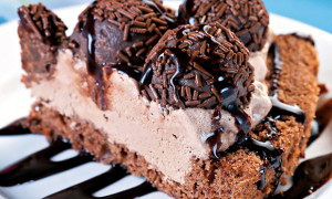 Torta de Brigadeiro e Sorvete Torta de Brigadeiro e Sorvete