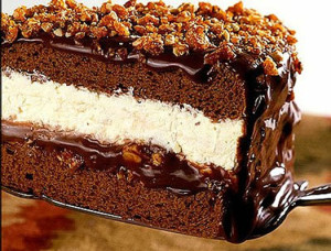 Bolo de Sorvete com Brigadeiro Bolo de Sorvete com Brigadeiro